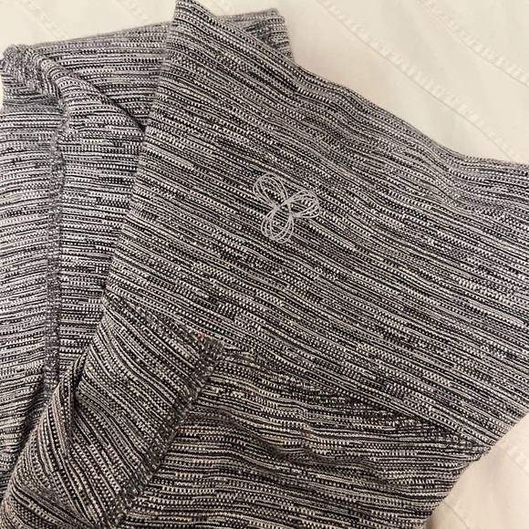 Grey TNA leggings - Picture 2 of 4